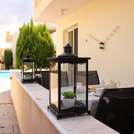 Cozy Poolside Apartment Paphos Kültér fotó
