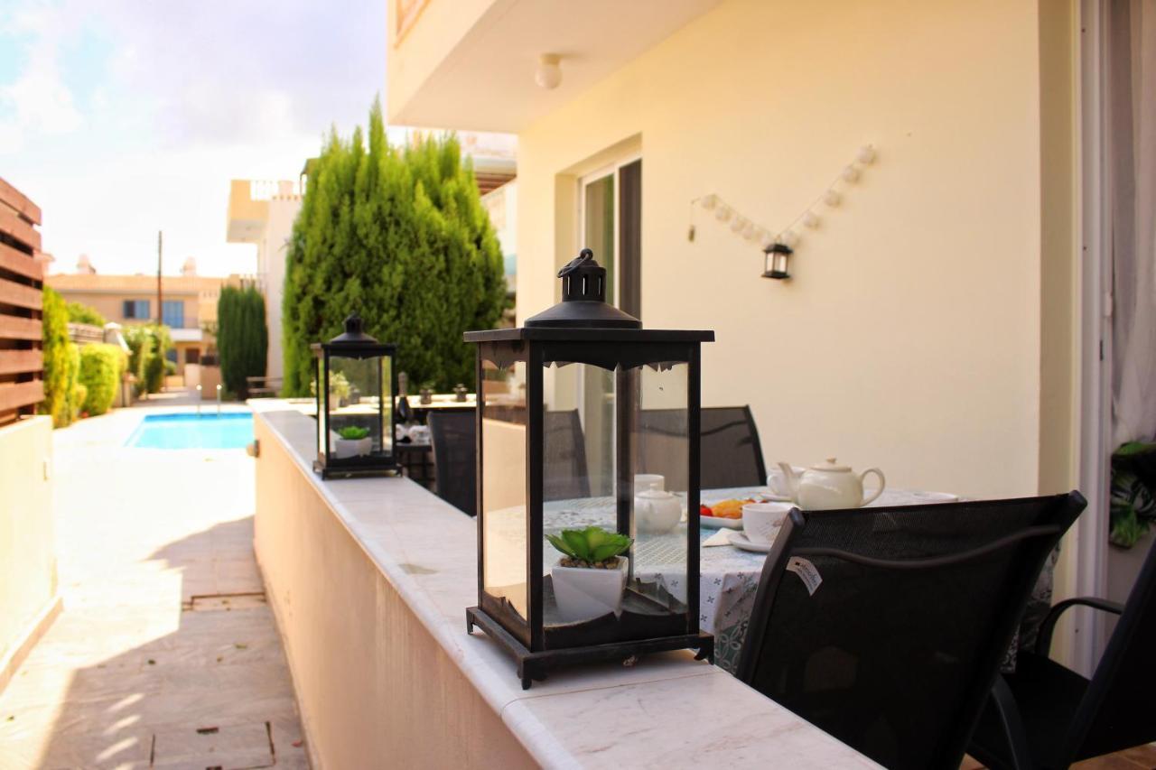Cozy Poolside Apartment Paphos Kültér fotó