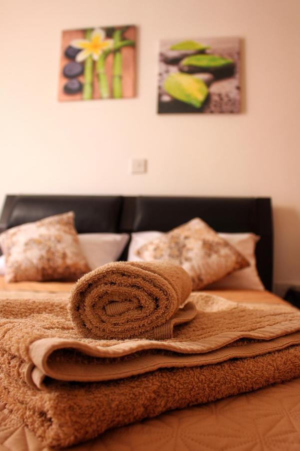 Cozy Poolside Apartment Paphos Kültér fotó