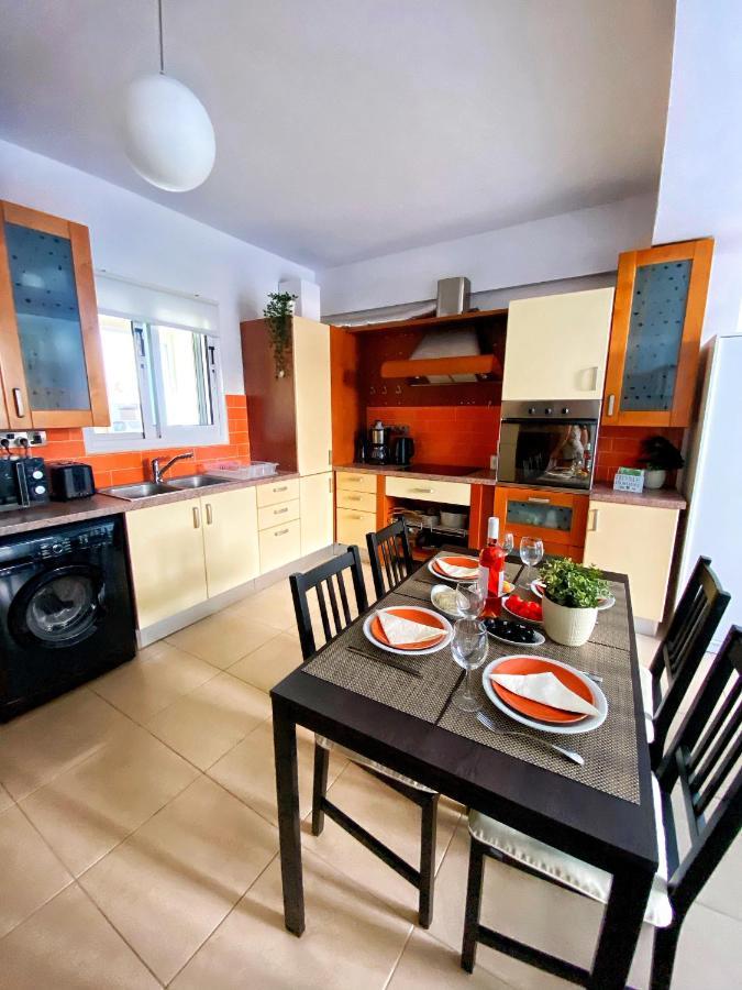 Cozy Poolside Apartment Paphos Kültér fotó